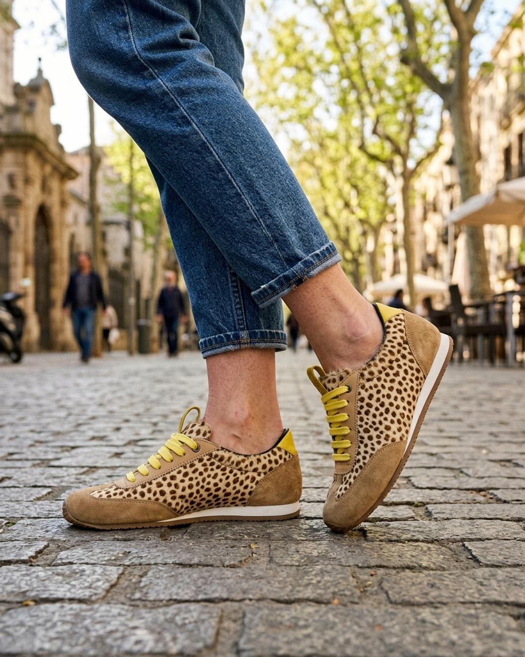 Velvet Sitara Jiraffe Camel | Zapatillas Mujer Artesanales — Engineer ...